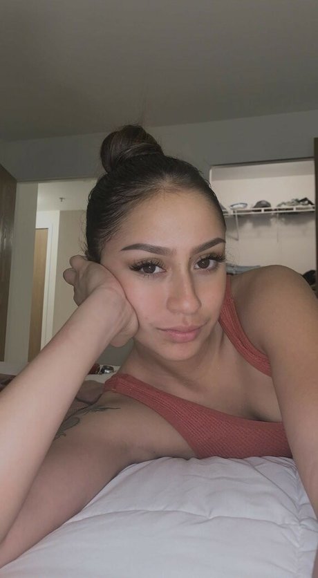 Latina Beauties naked model pic