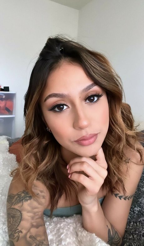 Latina Beauties hot model img