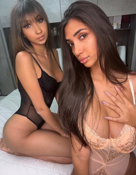 naomidecrescenzo model naked picture