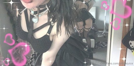 pillowjuice model pornographic photos