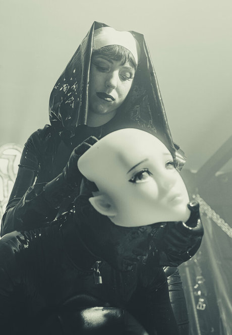 dollified star exclusive images