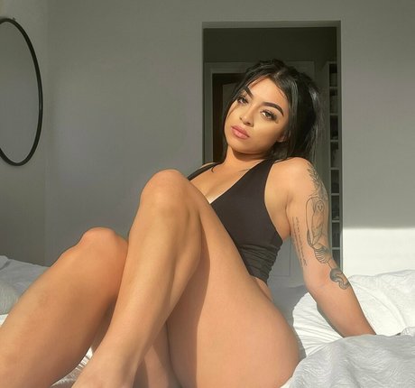 ashsprivate model adult picture