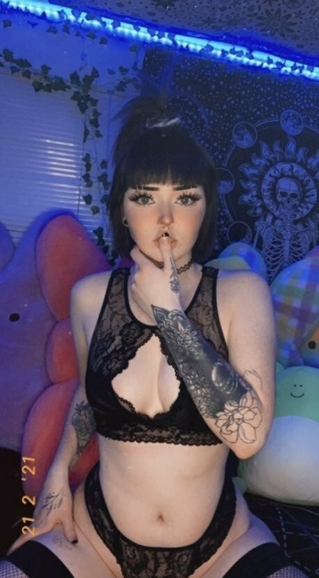 biggtittygothgirl art model pics