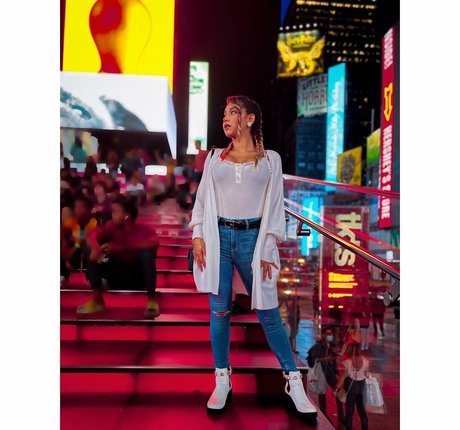 Dale08gc model pretty photo