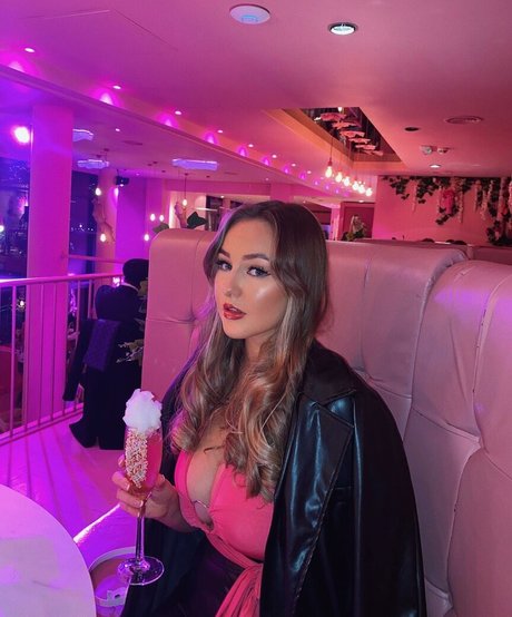 Helayna Birkett star pretty photos