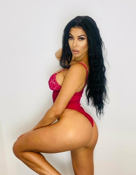 oliviaberzinc model top photos