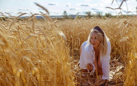 Goodnino star pornographic picture