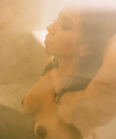 Andrea Boldbody star erotic pics