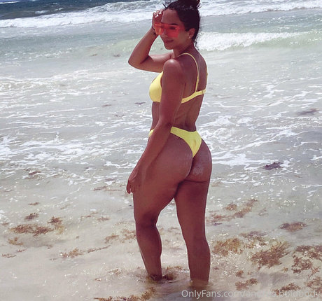 Andrea Boldbody model art pic