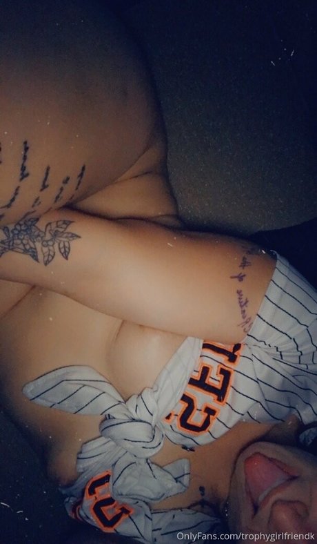 trophygirlfriendk pretty model pic