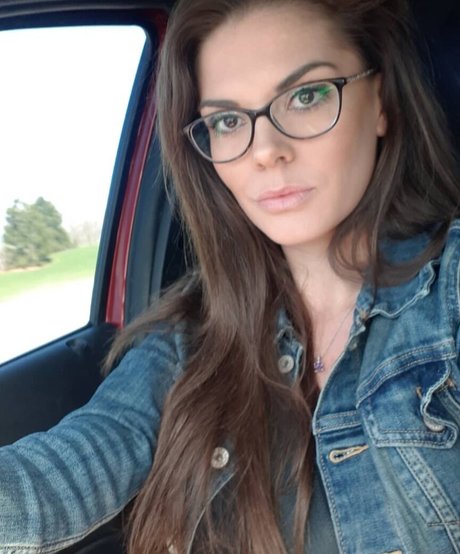 busty mom onlyfans erotic galleries