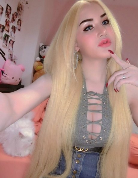 valentinats4m erotic model img