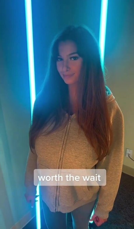 Estallia model picture