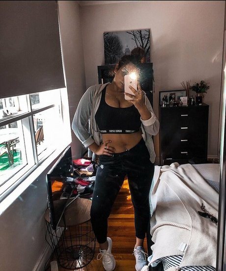 beautiful face onlyfans sexy naked photo