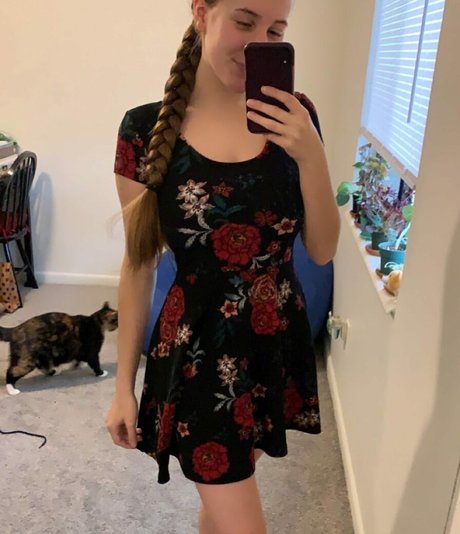 Casey The Gamer model pretty archive