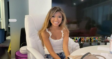 eating onlyfans sexy galleries