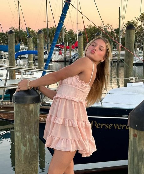 Isabella DuCharme porn model pics