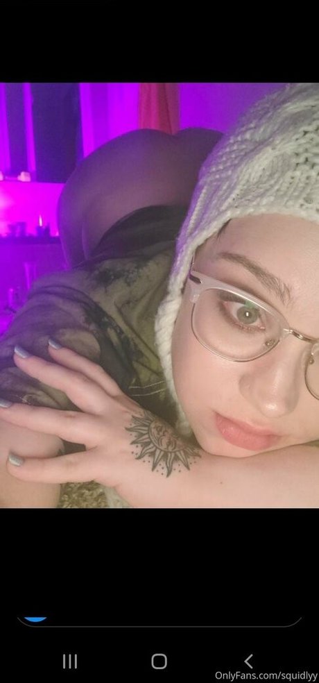 thequeenhasarrived model naked photo