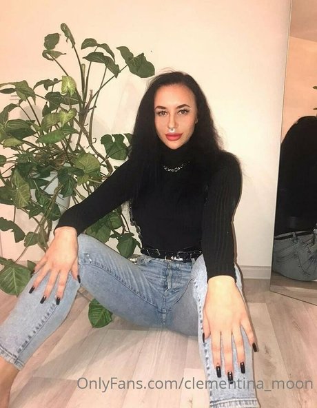clementina moon model nude pics