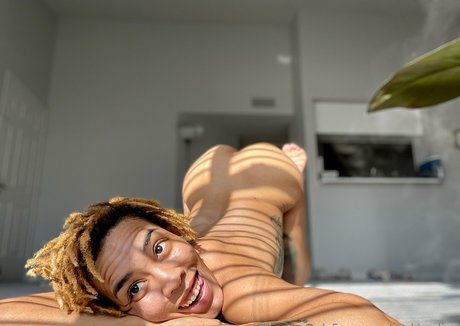 god isadina top model pic