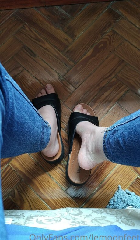 lemoonfeet naked pornstar image