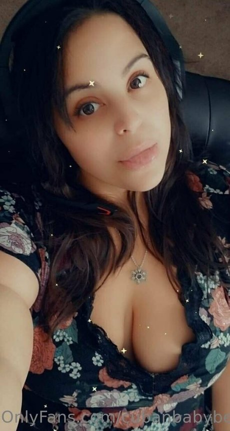 cubanbabybella model nude photo