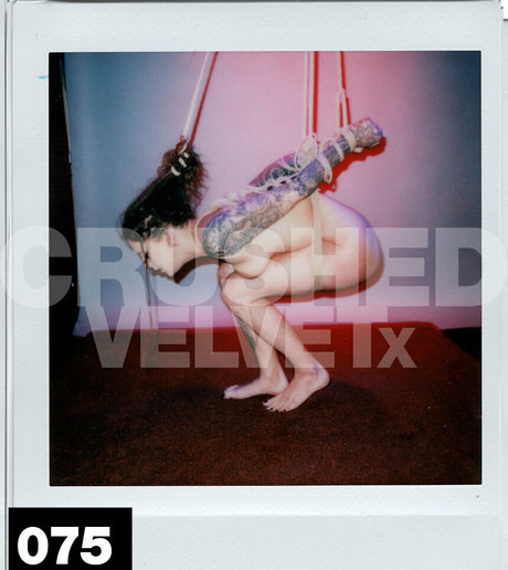 crushedvelvetx model hot pics