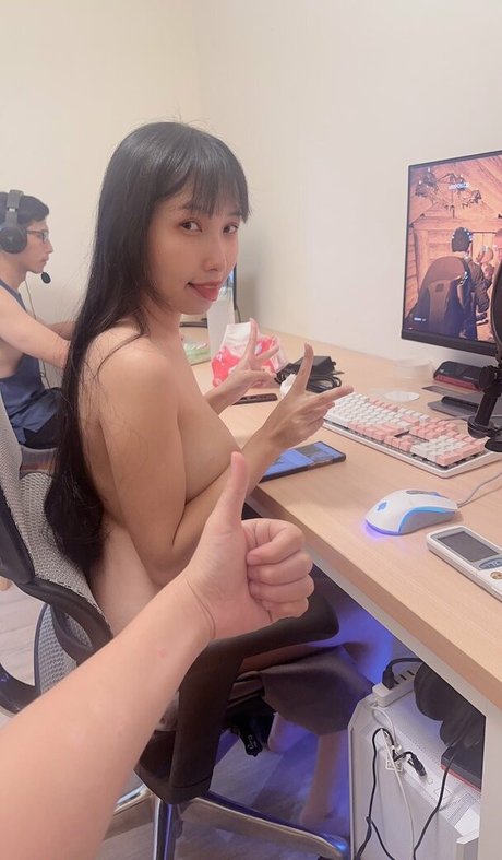 Momocat 0w0 adult model image