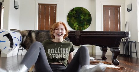 KallMeKris model pretty photos