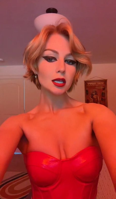 KallMeKris nudes actress img