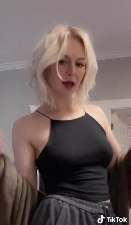 KallMeKris porn actress images