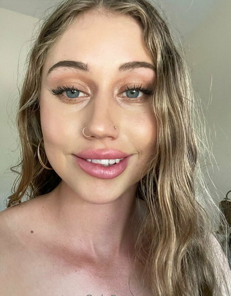 beautiful face onlyfans art naked gallery