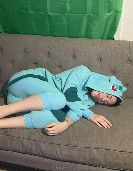 lillylovespenisland erotic actress pic