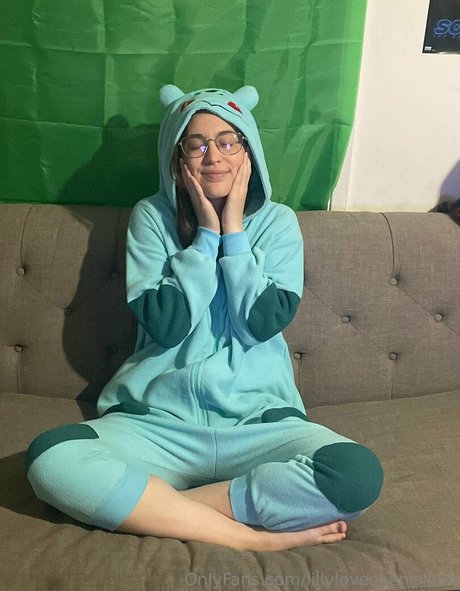 lillylovespenisland pornstar images