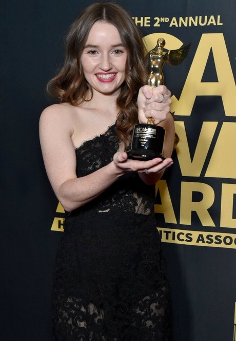 Kaitlyn Dever naked actress galleries