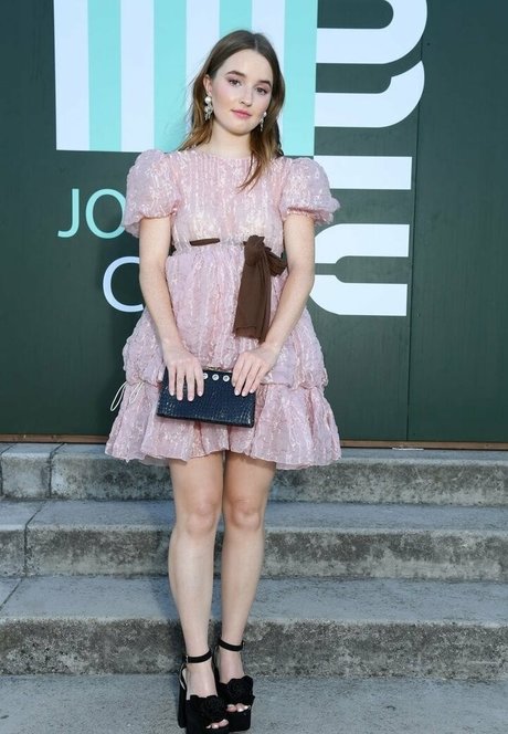 Kaitlyn Dever pornstar nudes photos