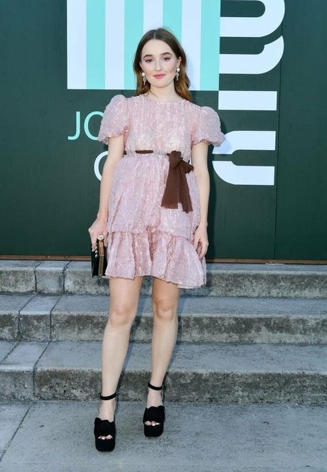 Kaitlyn Dever sexy actress pic