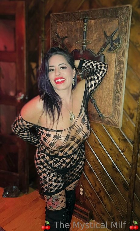 enchantressselenafree naked model images