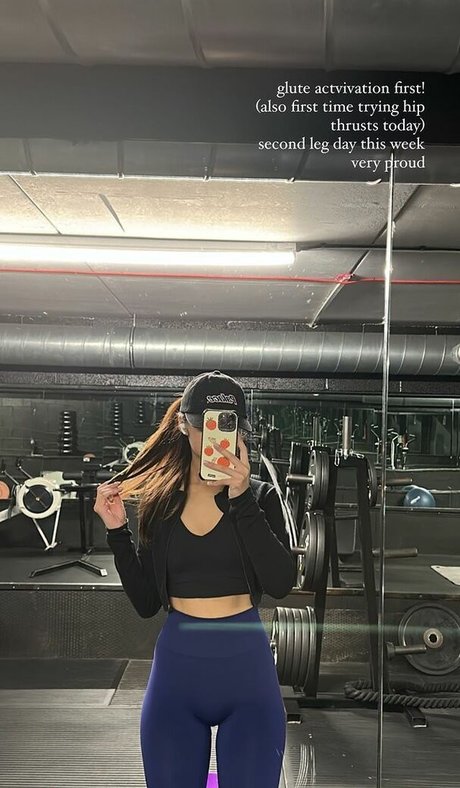 Karagii model hd pics