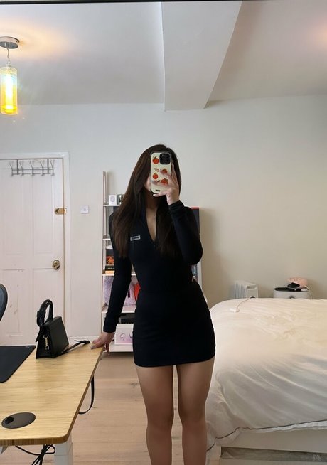 Karagii model hot pic