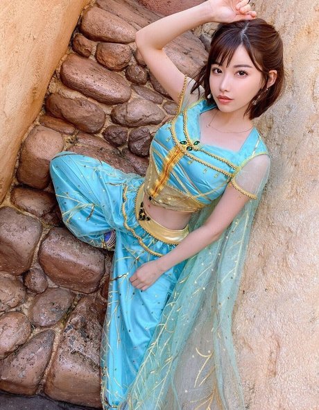 Eimi Fukada hot actress pic