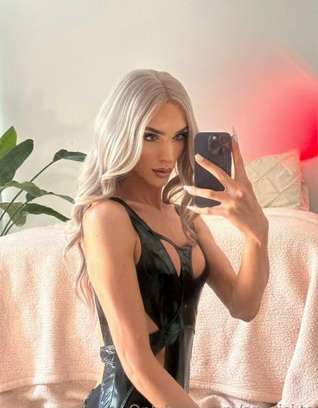 aparisi ts model high quality img