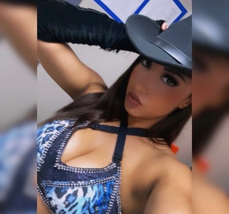 Leila Grey hot model gallery