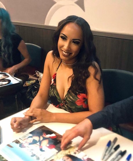 Leila Grey erotic pornstar pictures