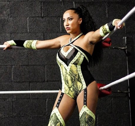 Leila Grey naked model pictures