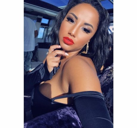 Leila Grey adult model img