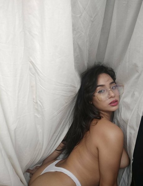 yiyisweetcousin pornographic model galleries