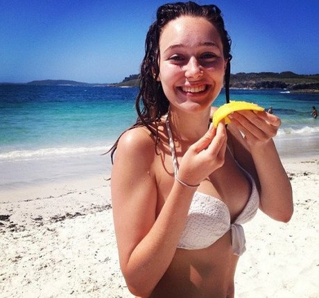 Alycia Debnam Carey sex model photos