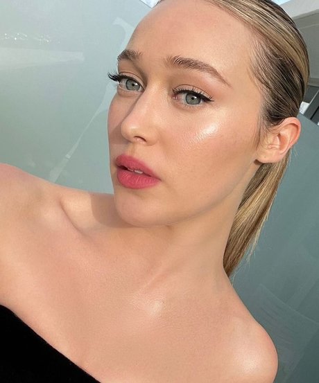 Alycia Debnam Carey star nude pics