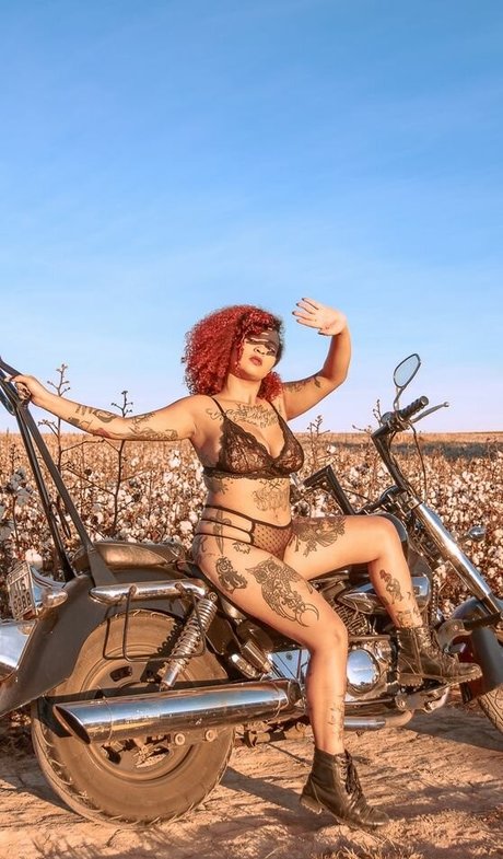 Varias Em Um model sexy picture